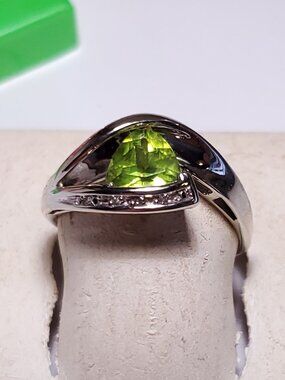 Estate 1.0ctw Natural Trillion Peridot & Diamond 10Kt WG S-9.25 Swirl Ring#24799